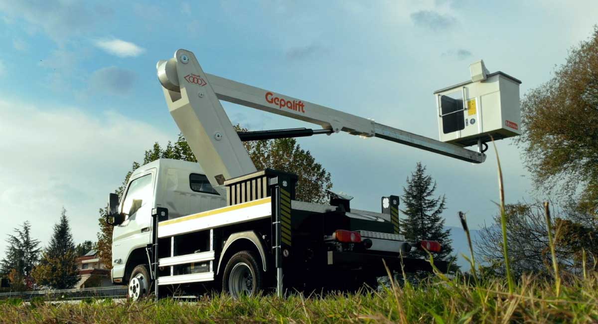 bucket lift truck maintenance